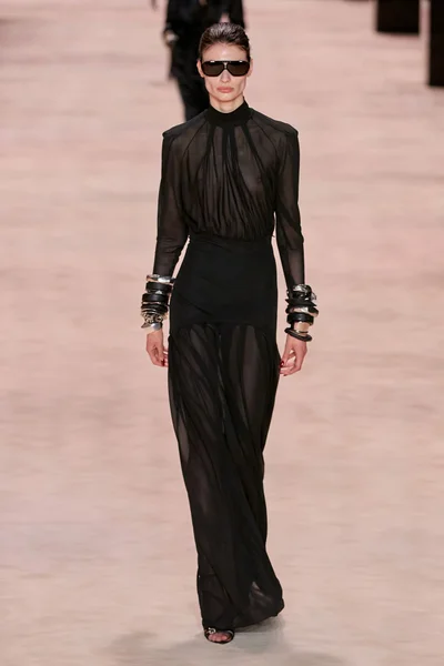 Look 16
